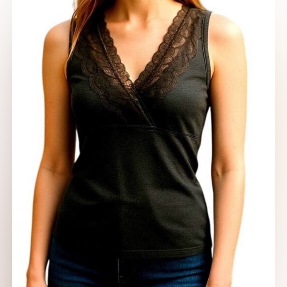 Cha Cha Vente Sz M Black Sleeveless Semi-Lace Trim V-Neck Top | GUC